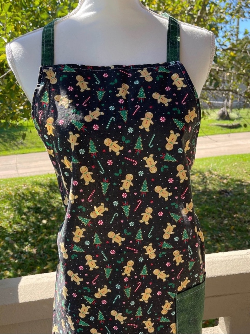 Adult Holidays Apron Fits up to XXL Gingerbread CMas Trees & Candy